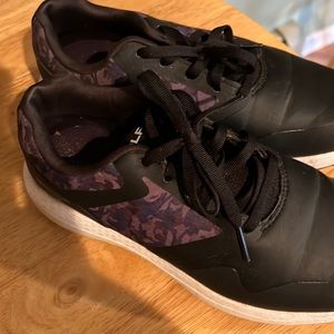 Golf shows barely worn great condition